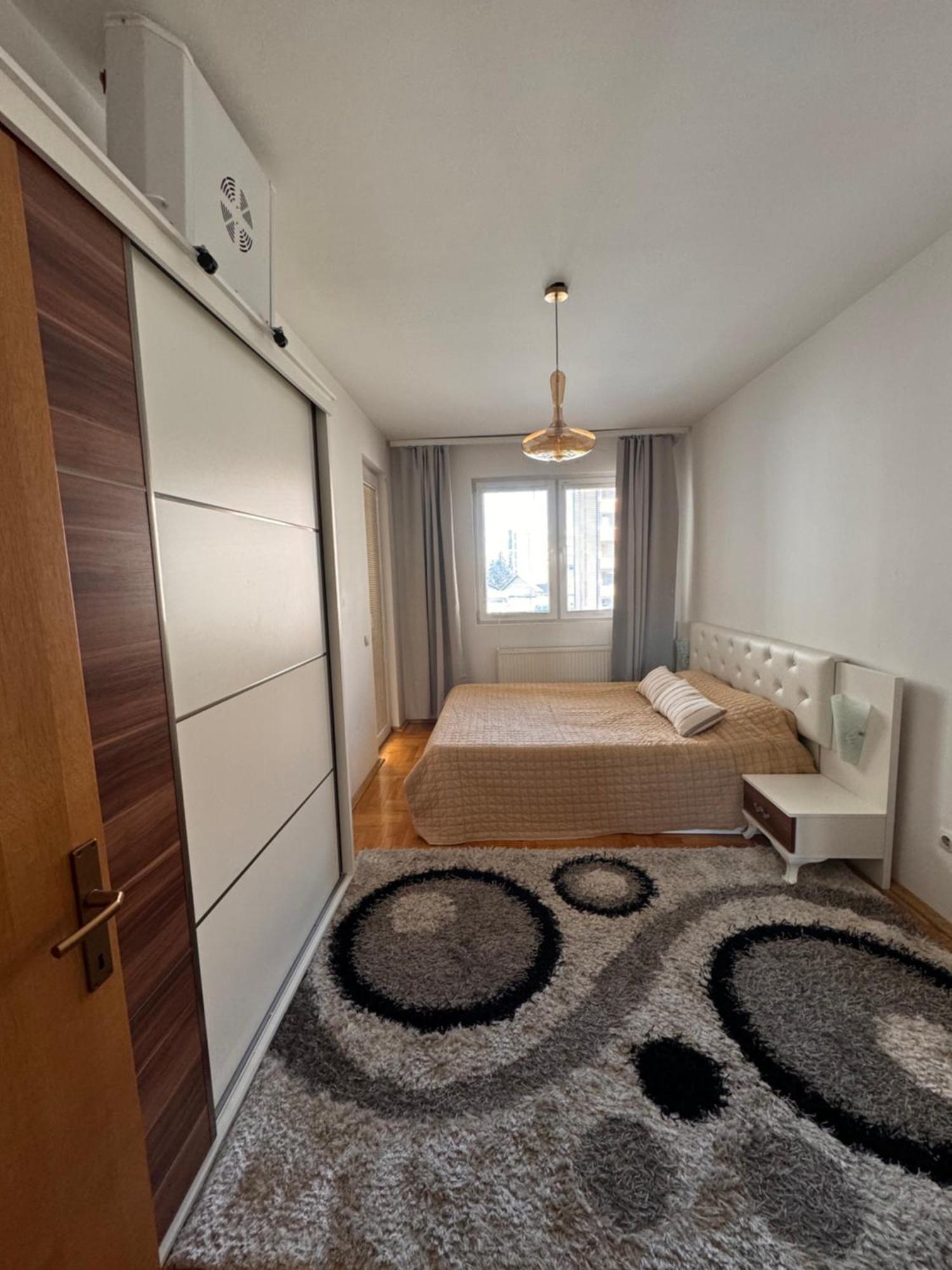 Big Spacious Apartment In Pej Center With Wi-Fi Peje Dış mekan fotoğraf