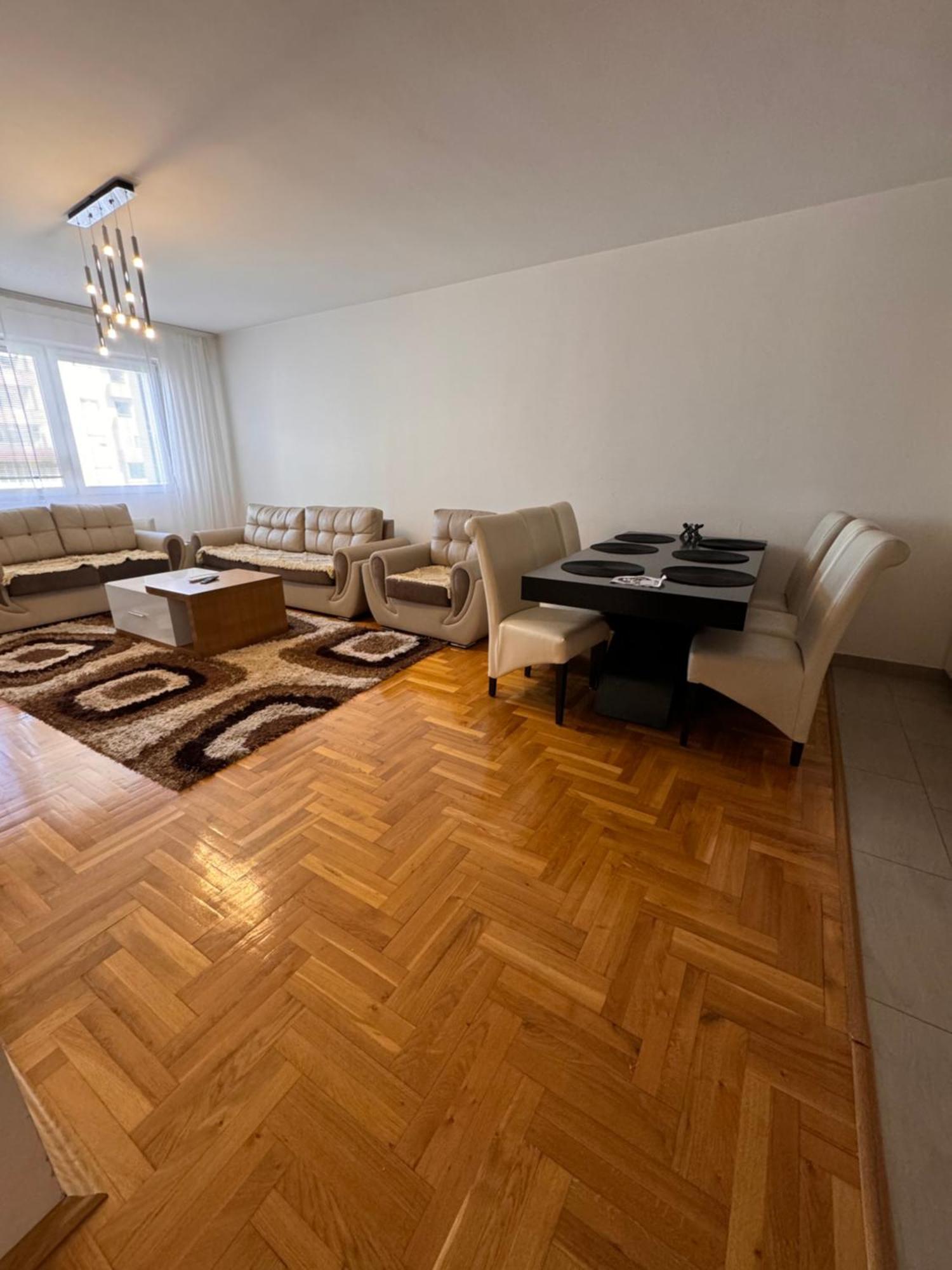 Big Spacious Apartment In Pej Center With Wi-Fi Peje Dış mekan fotoğraf