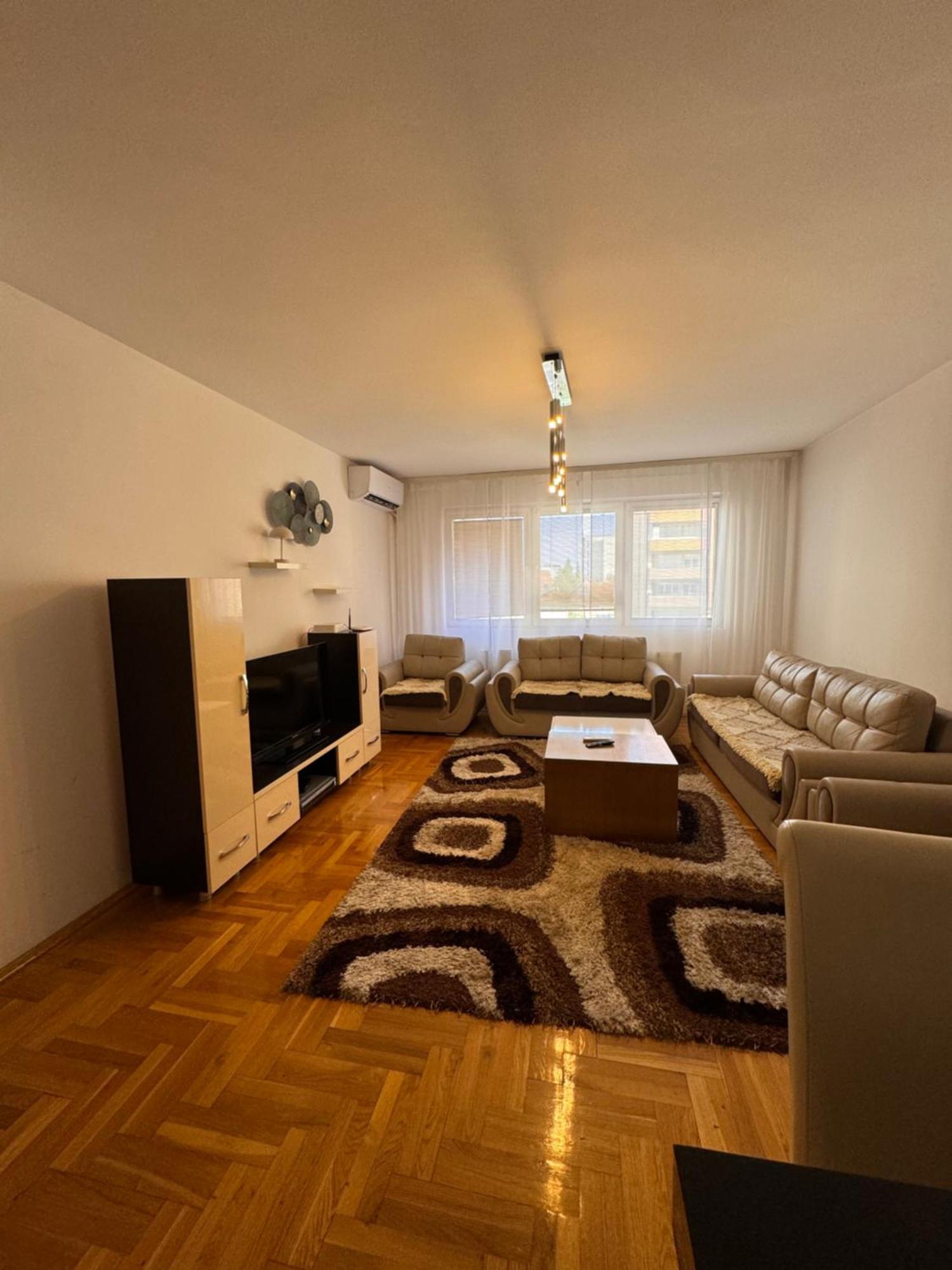 Big Spacious Apartment In Pej Center With Wi-Fi Peje Dış mekan fotoğraf